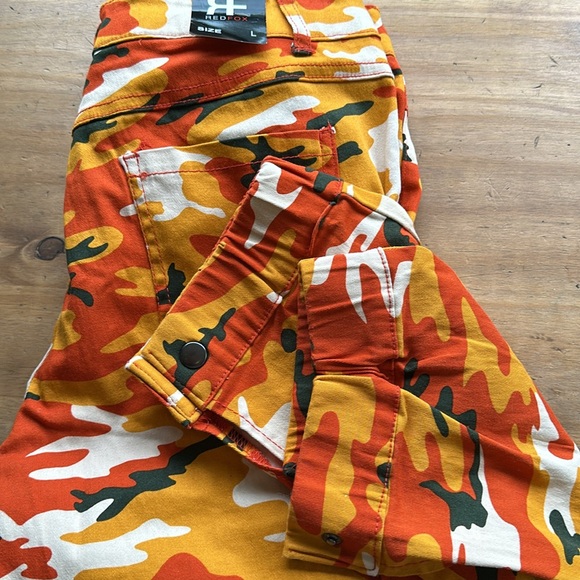 Redfox NWT women’s size Large red/orange camo cargo pants hot!!!! - Picture 4 of 11